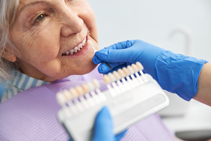 Manchas en los dientes cómo evitarlas y tratarlas